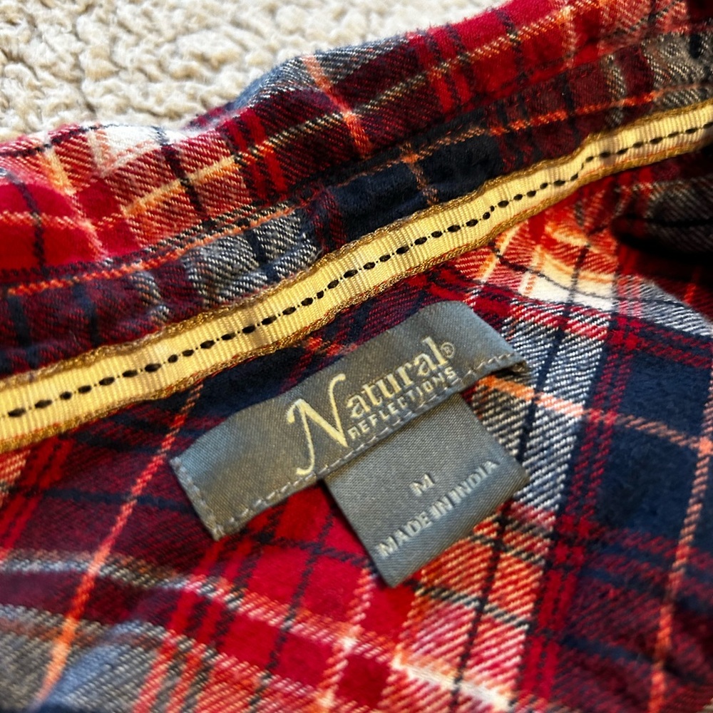 Women’s Natural Reflections button down - Picture 2 of 2